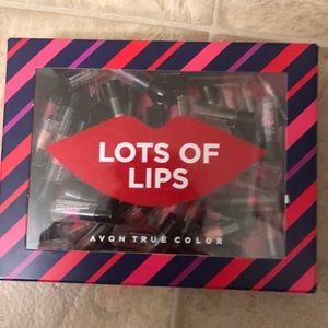 Avon lots of lips set of 80 mini lipsticks